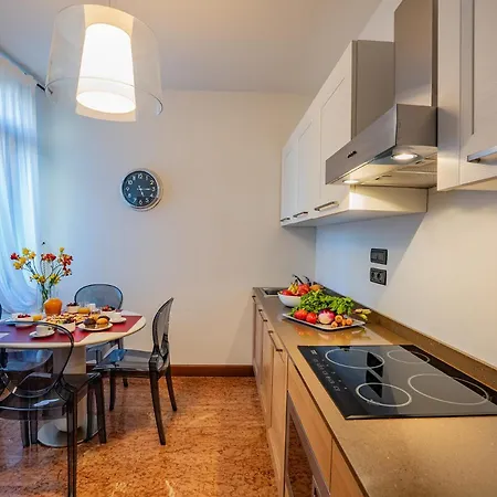 Ca' Del Monastero 8 And Ca' Del Monastero 5 With Shared Courtyard Διαμέρισμα *