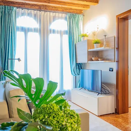 Apartment Ca' Del Monastero 8 And Ca' Del Monastero 5 With Shared Courtyard