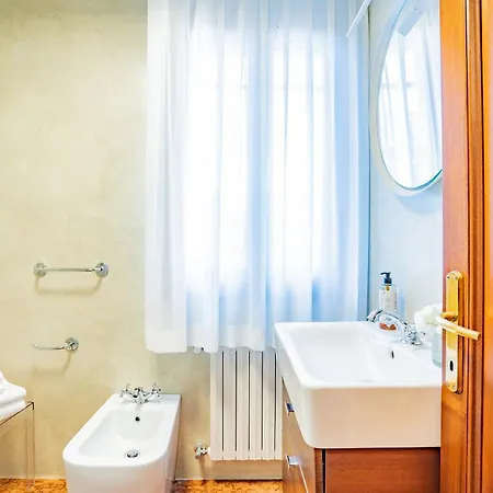 アパート Ca' Del Monastero 8 And Ca' Del Monastero 5 With Shared Courtyard *